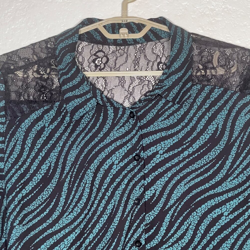 Torrid Womens Green & Black Zebra Print Button-Up Blouse W/Lace Detail Size 2